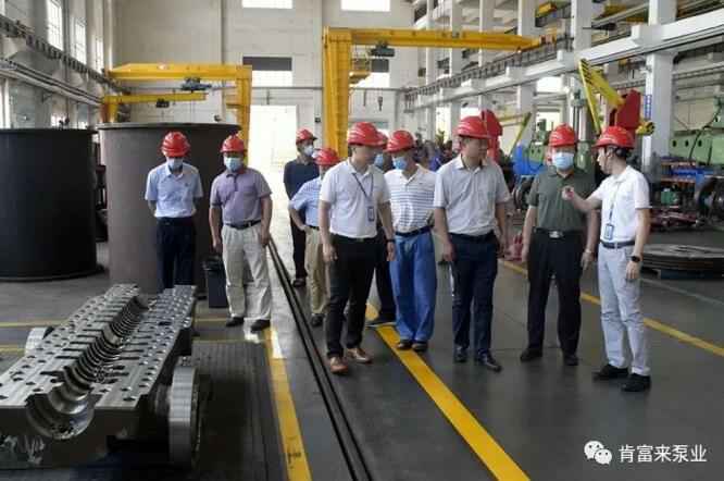 董事长、总经理陈迪，党委副书记黎宇明陪同调研组一行参观乐鱼app登录入口-乐鱼(中国)展览室